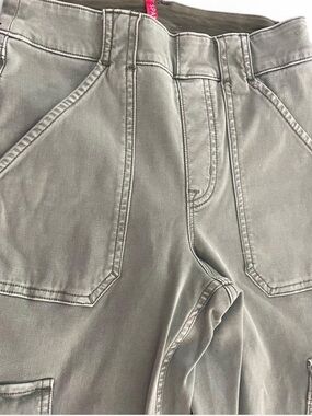 SPANX Stretch Twill Ankle
Cargo Pants/ Jeans Soft Sage
Green 
Size Small